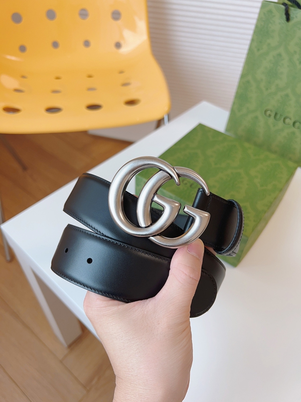 スーパーコピーグッチベルト着用イメージ
